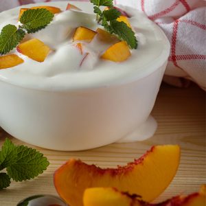 Йогурт персик-маракуйя